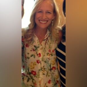 Zara Sleeveless Floral Blouse - good condition size small 🌺